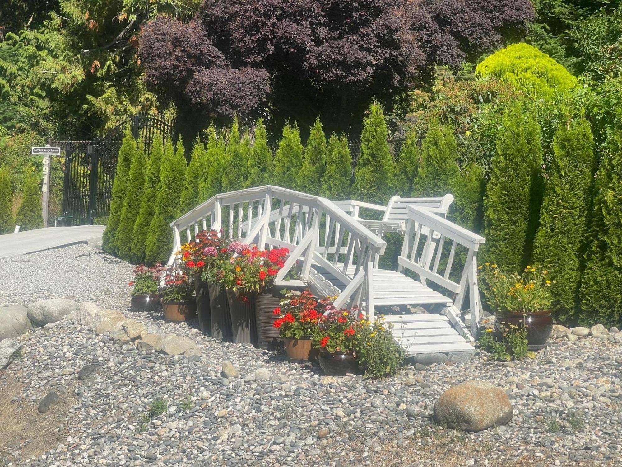 Garden Bridge House Villa Sechelt Buitenkant foto